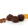 Immagine Prodotto Tartufi di Mandorla al Rhum con Scaglie di Cioccolato